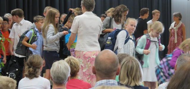 Leute, heute kommt ihr auf unser Gymnasium Leute, heute kommt ihr auf unser Gymnasium