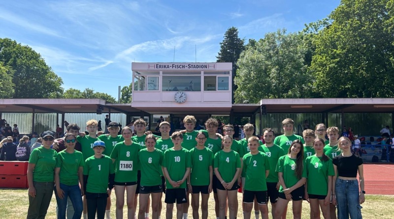 Erfolgreiche Leichtathletik-Teams des Gymnasiums Unter den Eichen Uetze bei den Wettkämpfen