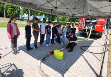 Besuch der Forscher 6b bei der Feuerwehr Uetze