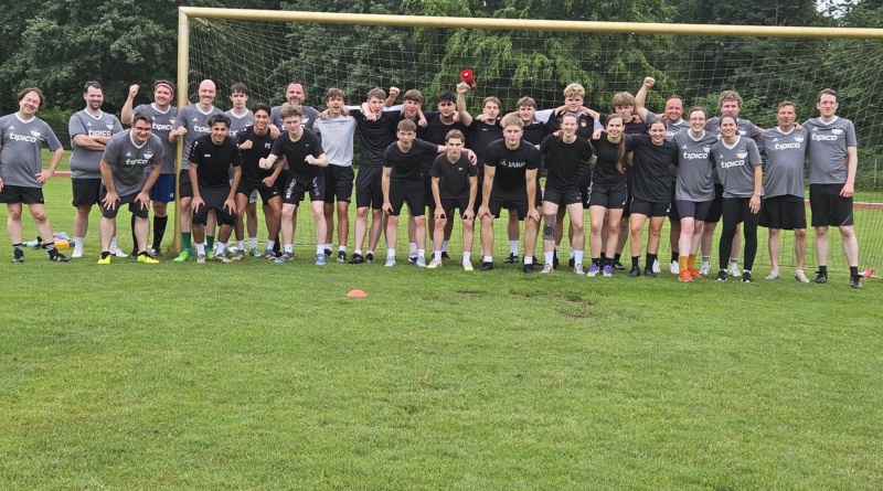 Schüler-Lehrer-Fußballspiel zum Ferienauftakt